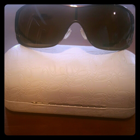 Oakley Liv authentic chocolate metal frame