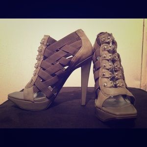 Jessica Simpson heels