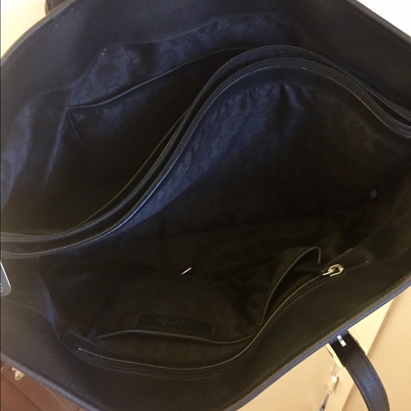 MK Saffiano Tote - Picture 3 of 4