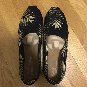 TOMS Men's 9.5 Brand New with Original Box