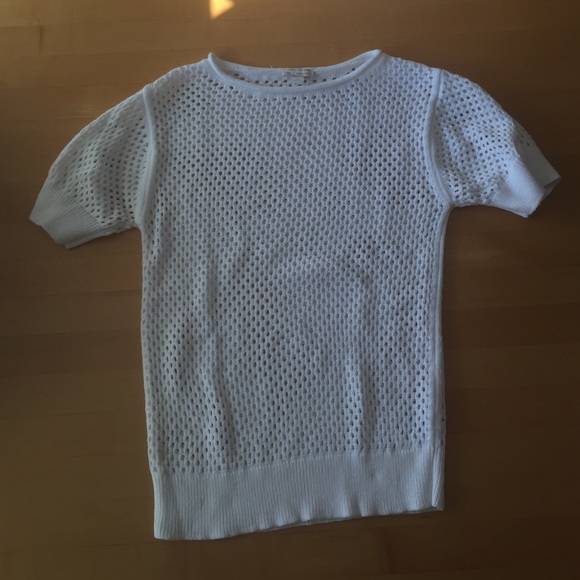 White Gap shirt sleeve top