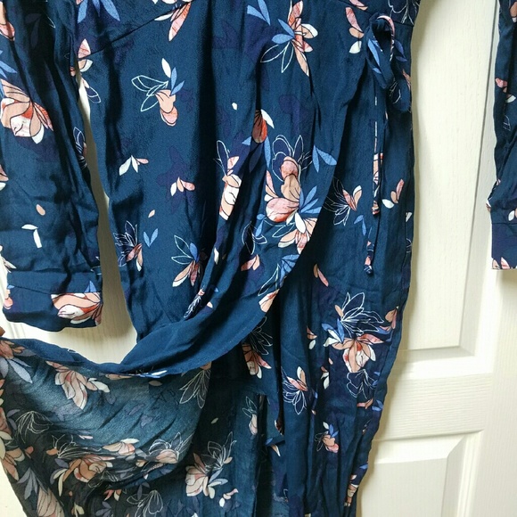 NWT ASTR Floral Dress Additional Photos - Picture 3 of 4