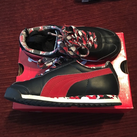 Boys size 12 Puma Roma Catsplat sneakers