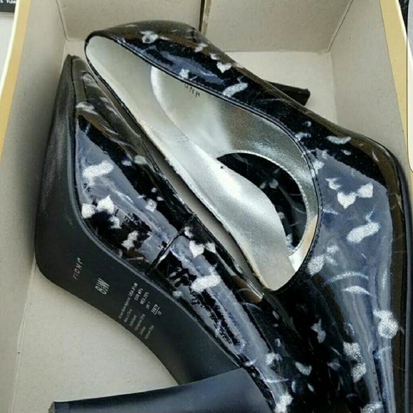 New shoes - Picture 1 of 3