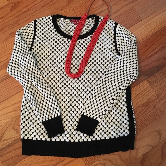 Black & White Honeycomb Pattern Sweater