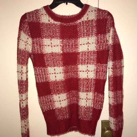 Red & white sweater