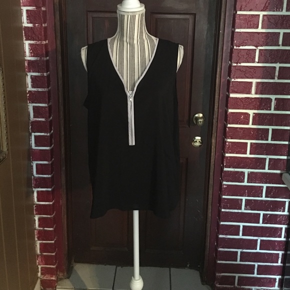 Black sleeveless top!