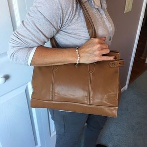 Liz Claiborne. Perfect fall Bag. $15 🍁🍂