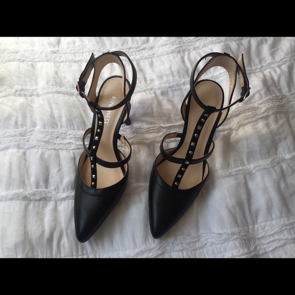 Black pumps 👠