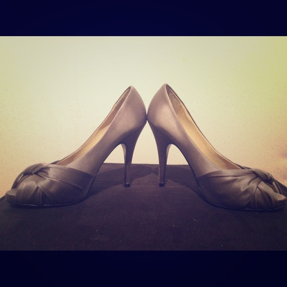 Steve Madden Glamorus peep toe heels
