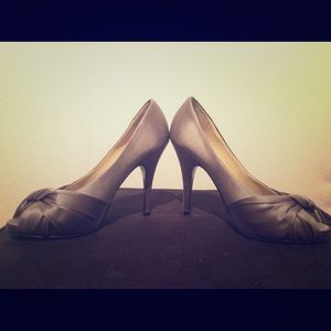 Steve Madden Glamorus peep toe heels