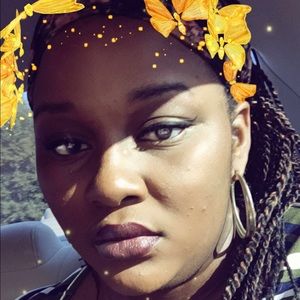 Meet your Posher, Leanna