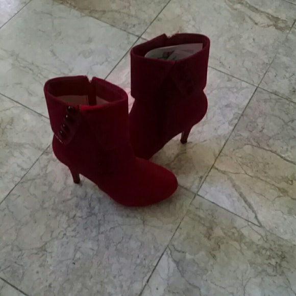 Crape myrtle, red  boots