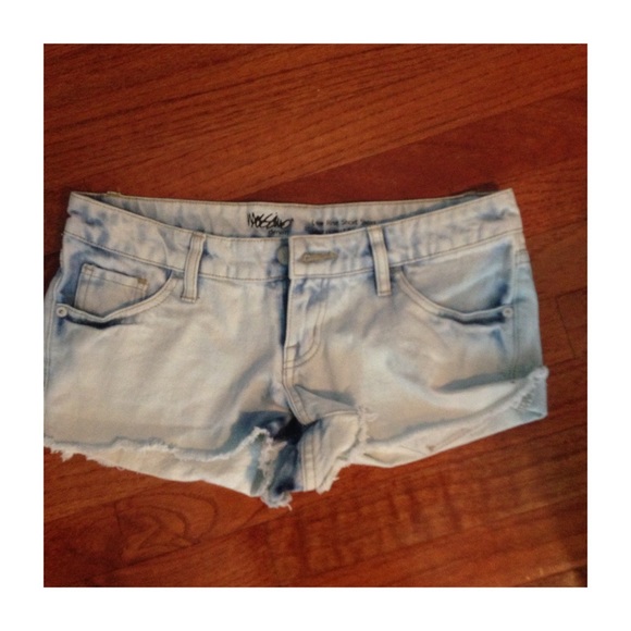 Low rise light acid wash shorts - Picture 1 of 3