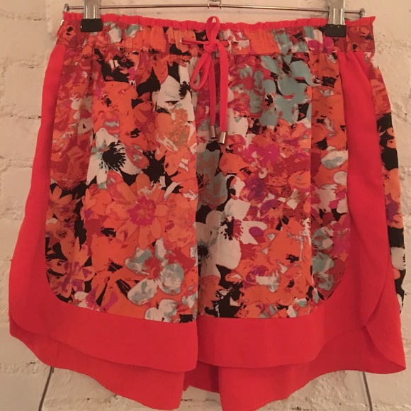 Chic floral flowy shorts