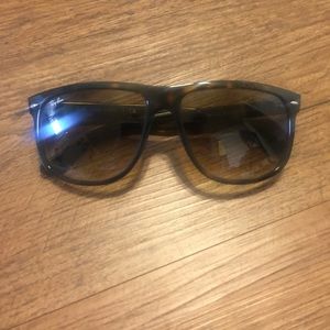 Ray Ban RB4147 Tortoise