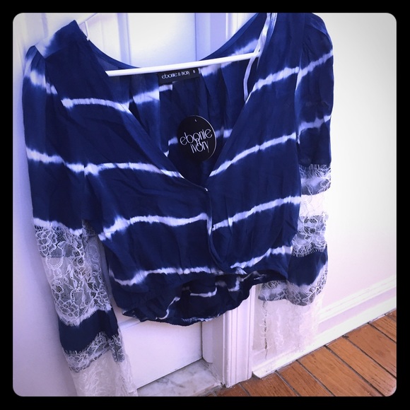 Blue and white long sleeve crop tops