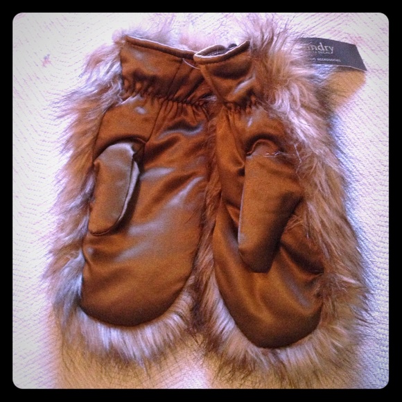 NWT Fur fashion gloves