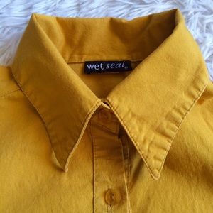 💛 Mustard button-down 💛