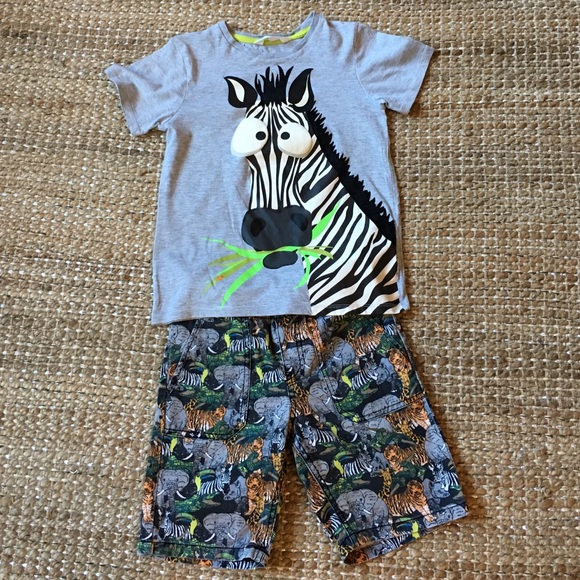 Little explorer outfit ( short + Tee-shirt)