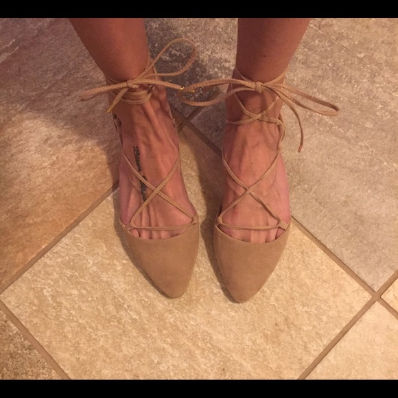 Shoes - ⭐️PRICE FIRM⭐️ Nude lace-up suede ballet flats