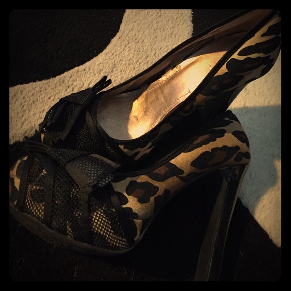 BCBG Animal Print heels - Picture 1 of 4