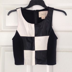 Black and white fashionable crop top