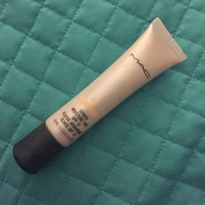 MAC studio moisture tint light