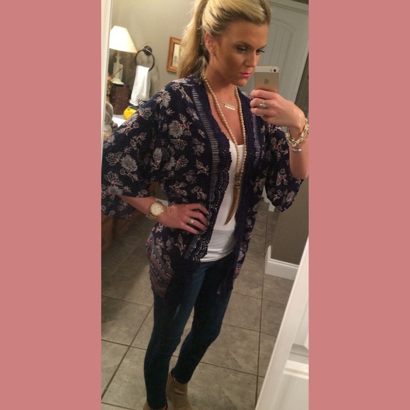 Tops - Super cute navy/pink kimono with lace accents/xs💕