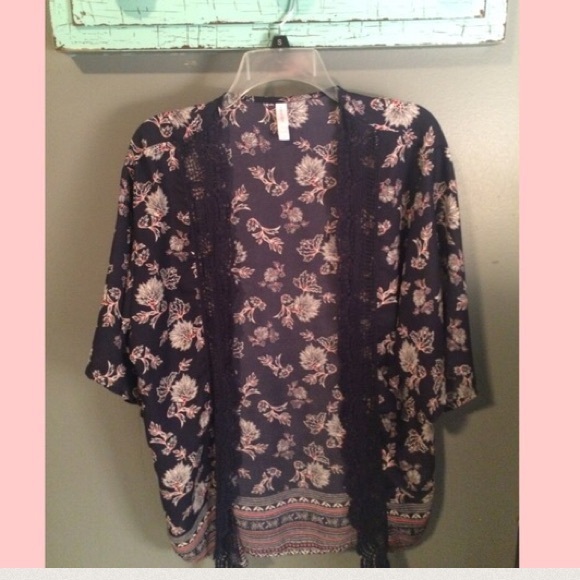 Super cute navy/pink kimono with lace accents/xs💕 - Picture 2 of 2