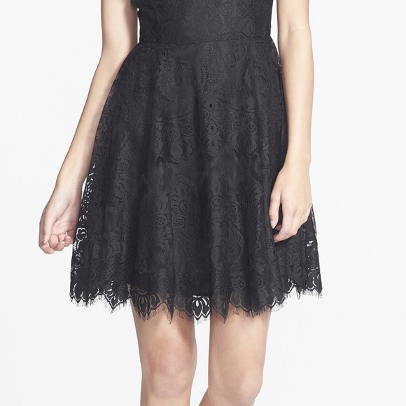 ๐HP๐ BB Dakota lace fit and flare dress - Picture 2 of 3