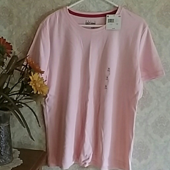 NWT🌸T -Shirt