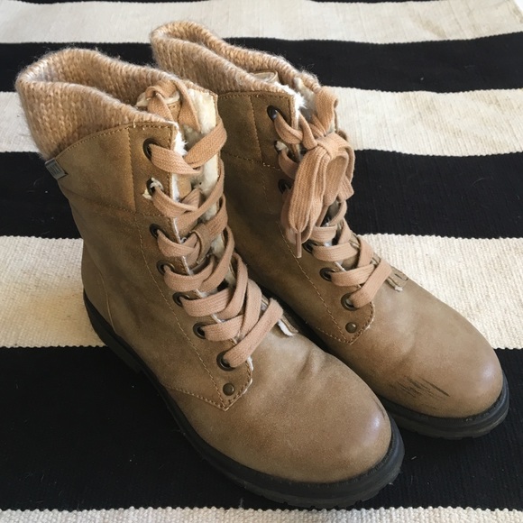 Roxy: Tan boots