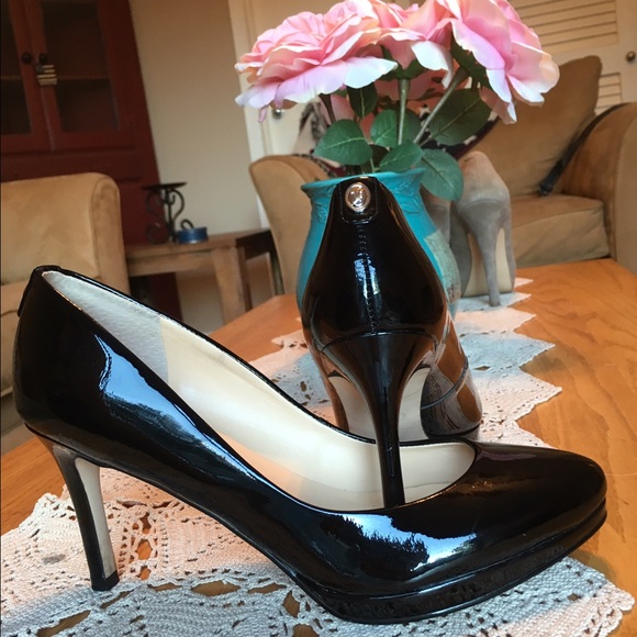 Black patent leather pumps