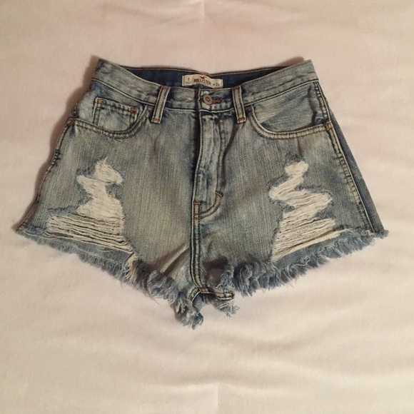 Hollister || Cut-off, Destructed Denim Shorts