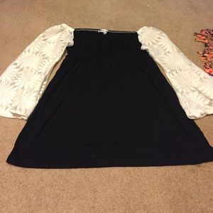Off the shoulder Black&white flowered sleeve dress