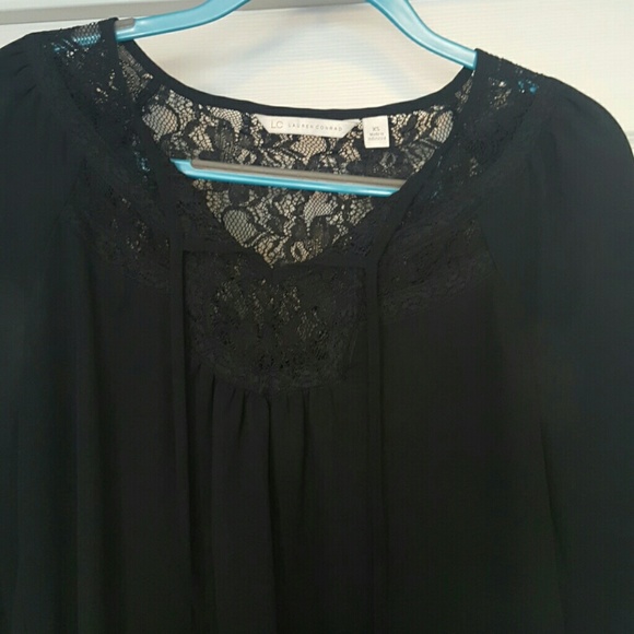 Black Lace Blouse - Picture 2 of 3