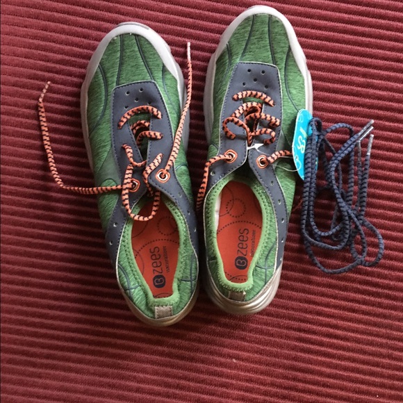 naturalizer athletic shoes