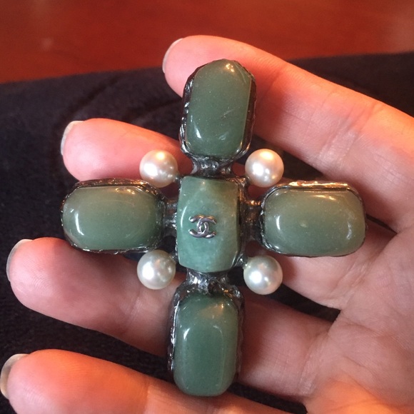 Authentic CHANEL Stone BROOCH - Picture 4 of 4