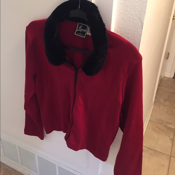 Res sweater with blk fur collar