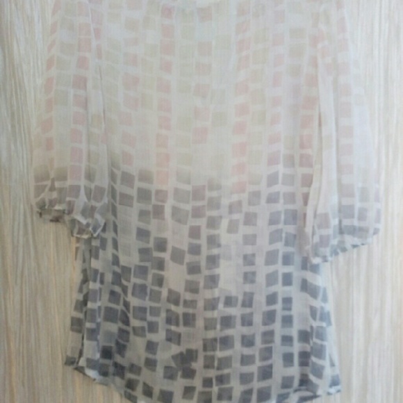 Beautiful sheer top - Picture 2 of 3