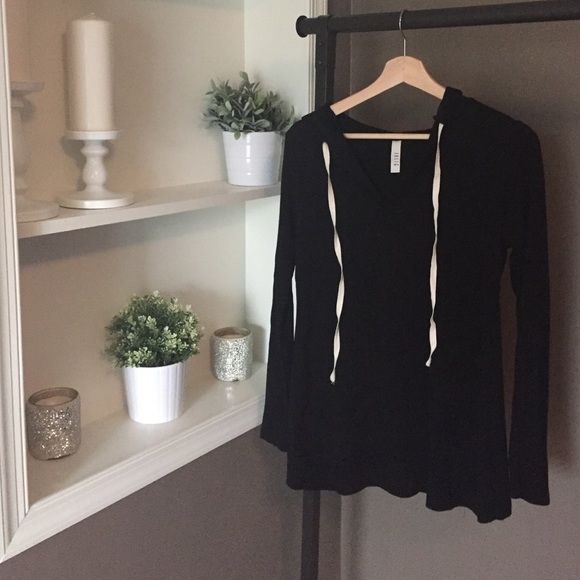 Soft knit lightweight sweater w/ hood - Picture 4 of 4