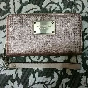 Micheal Kors Rose Gold Jet Set Wallet/Wristlet