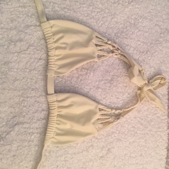 White montce swim.