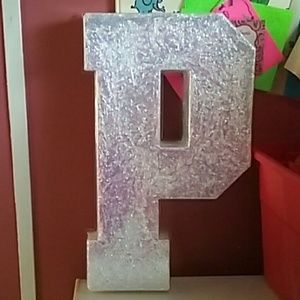 Pending on eBay V S store prop display