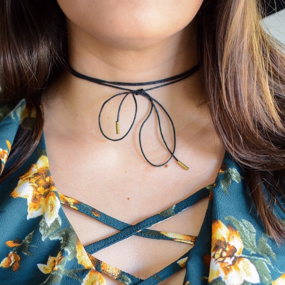 Urban Outfitters Jewelry - 🎉Flash Sale🎉🌵Western🌵Leather choker Urban Outfitters Jewelry - 🎉Flash Sale🎉🌵Western🌵Leather choker