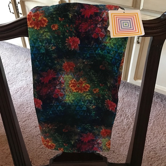 *NWT* LulaRoe multicolor Cassie skirt XL