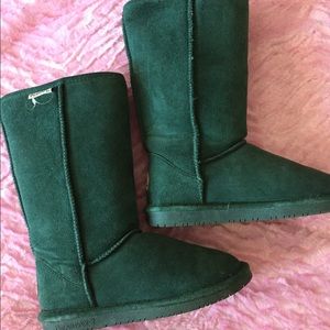 ✨💚brand new winter boots Forest Green Bear Paw💚✨
