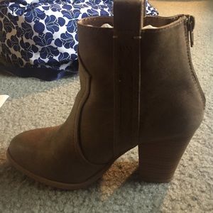 Size 6.5 JustFab Booties