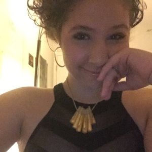 Meet your Posher, Elizabeth